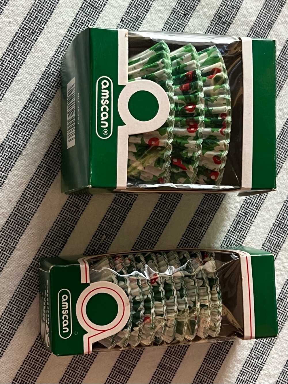 Amscan Green and Red Holly Cupcake Liners - Festive Holiday Set. VINTAGE